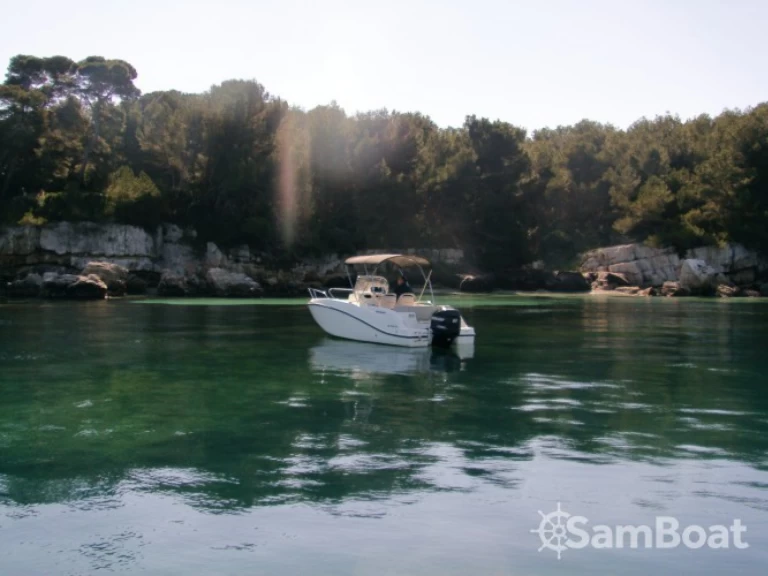 Huur een Quicksilver Activ 535 Open in Antibes