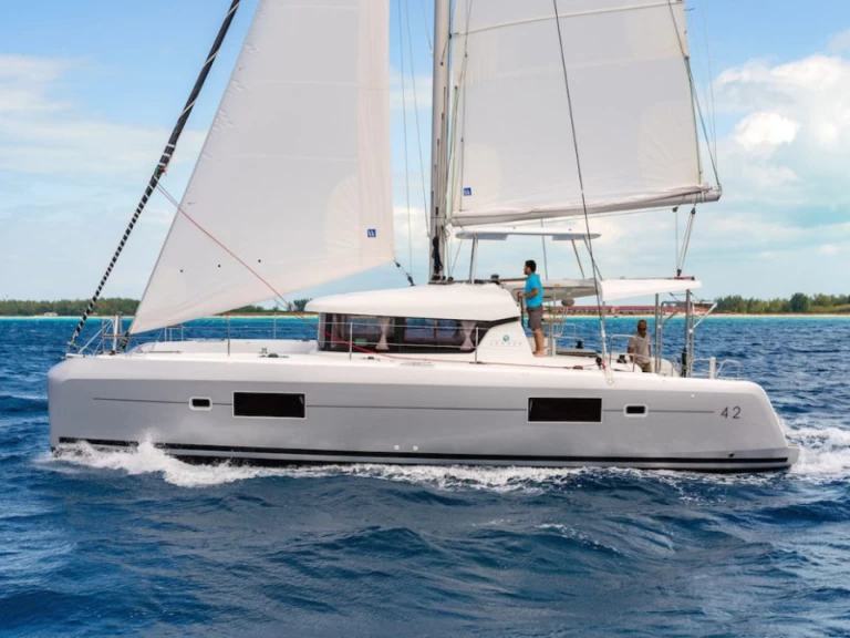 Catamaran te huur in Sant Antoni de Portmany voor de beste prijs