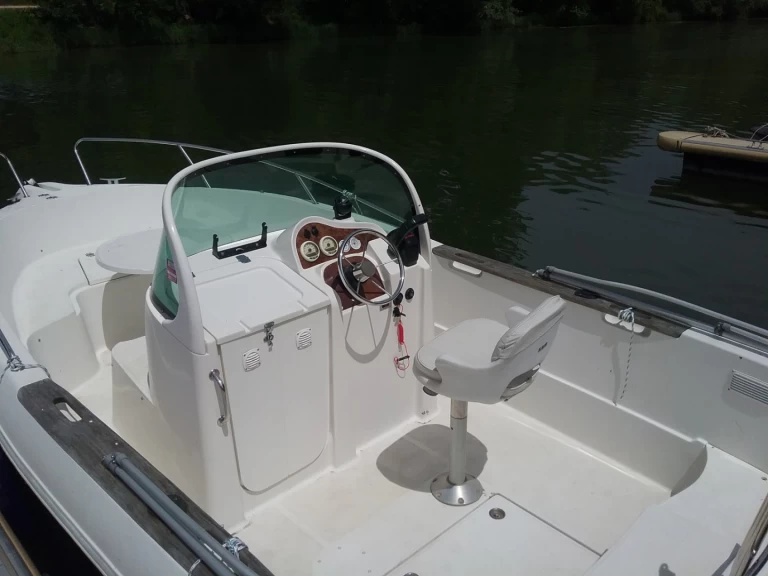 Huur een Quicksilver Quicksilver 630 Open in Mâcon