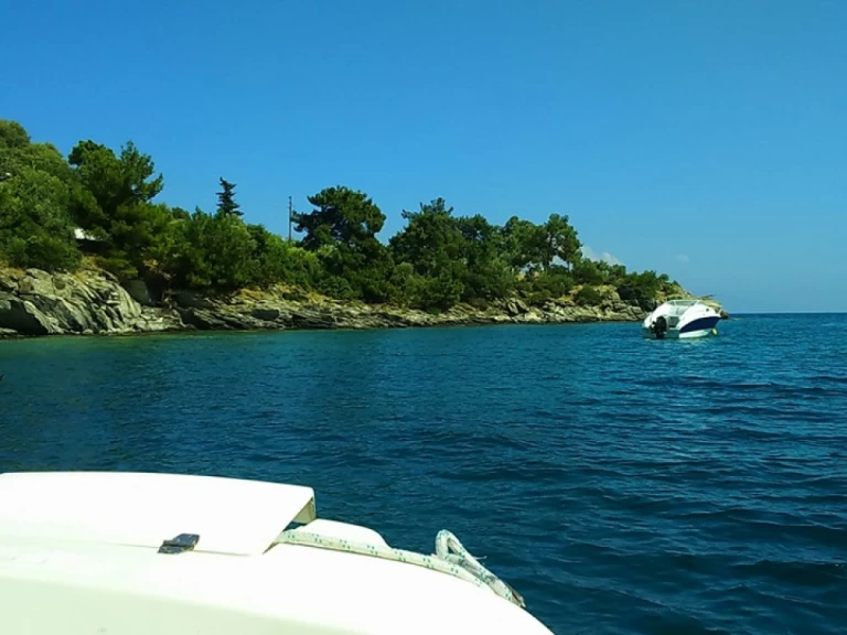 RIB te huur in Kavála voor de beste prijs