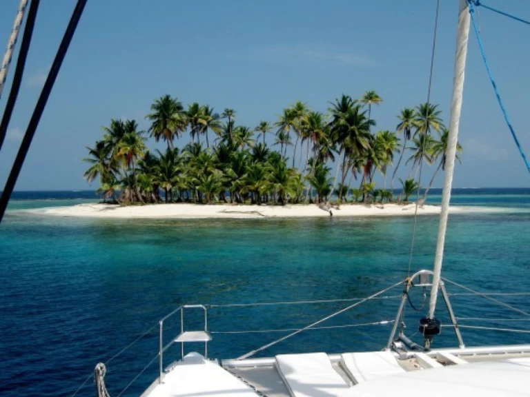 Verhuur Catamaran Lagoon met vaarbewijs