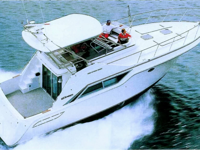 Huur een Cruisers Inc 4280 Express Bridge in Ameglia