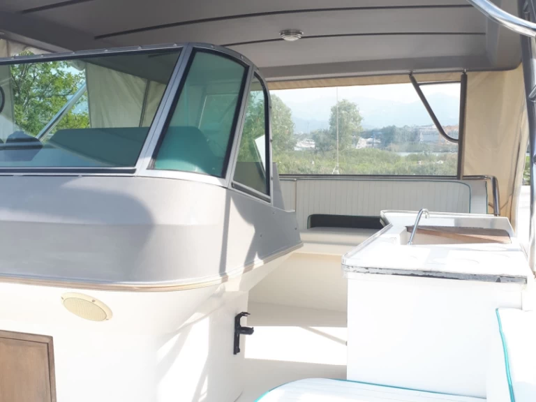 Bootverhuur Cruisers Inc 4280 Express Bridge in Ameglia via SamBoat