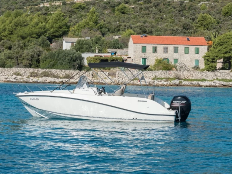 Huur een Quicksilver Activ 675 Open in Split