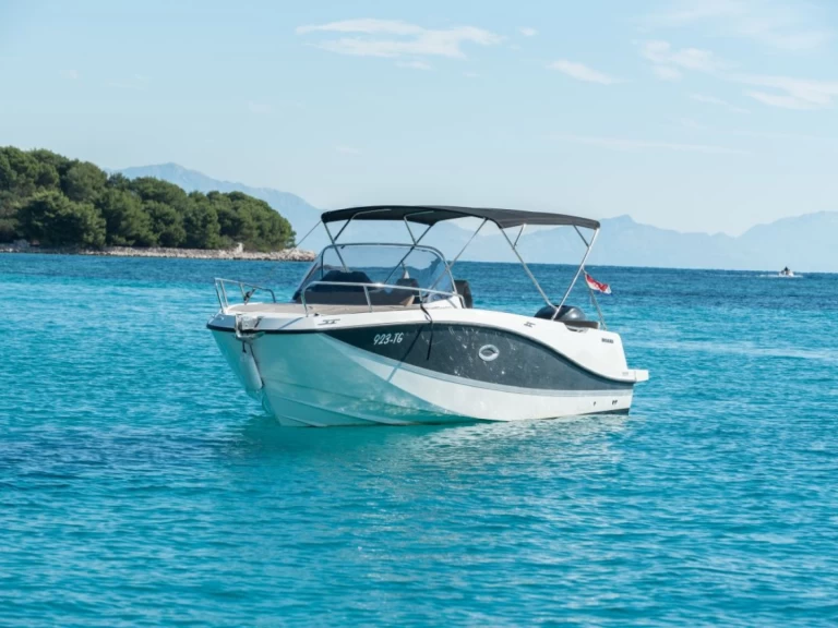Quicksilver Activ 755 Sundeck te huur van particulier of professional in Trogir