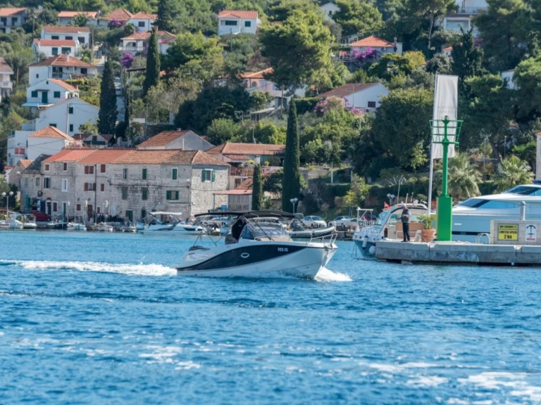 Huur een Quicksilver Activ 755 Sundeck in Trogir
