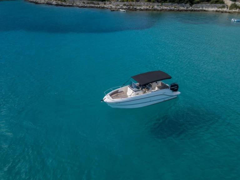 Huur een Quicksilver Activ 805 in Trogir