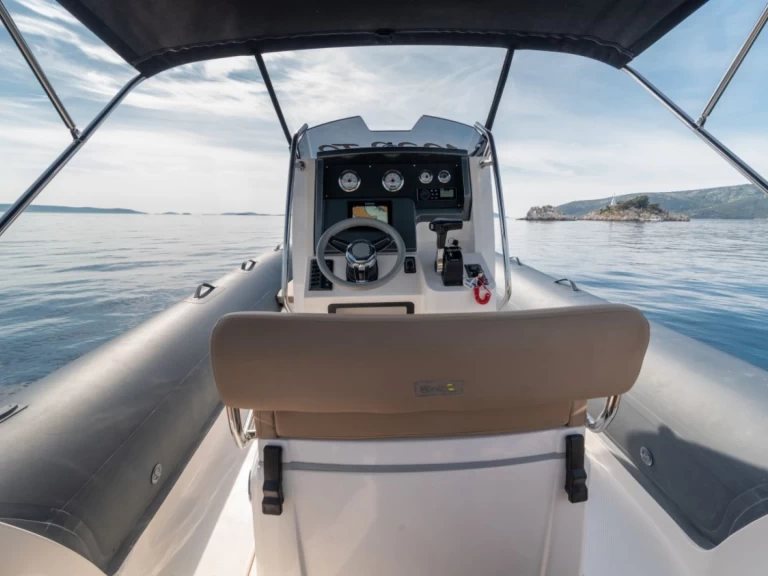 Bootverhuur Bwa Sport 26 GTO in Trogir via SamBoat