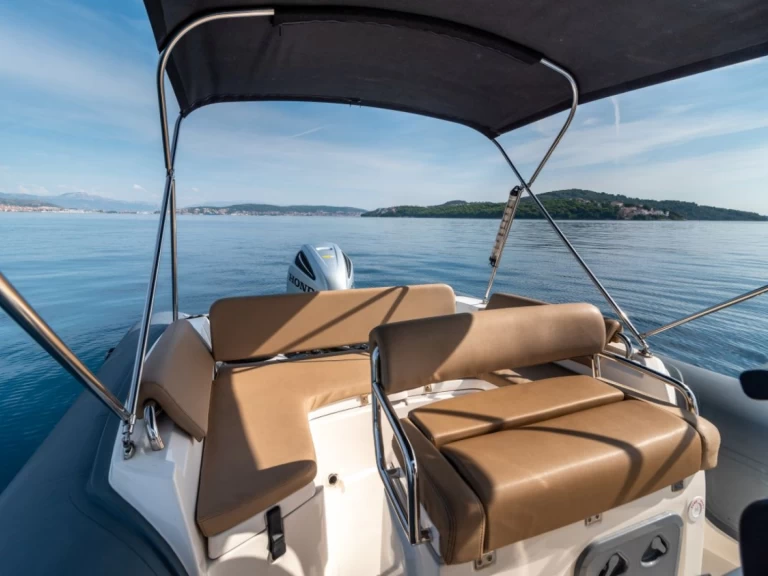 Huur RIB met of zonder schipper Bwa in Trogir