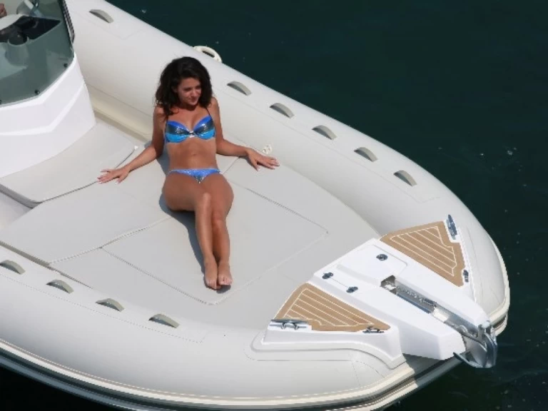 Huur een Capelli Tempest 700 in Bandol