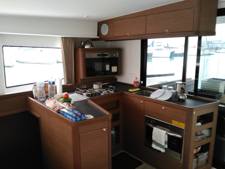Verhuur Catamaran Lagoon met vaarbewijs