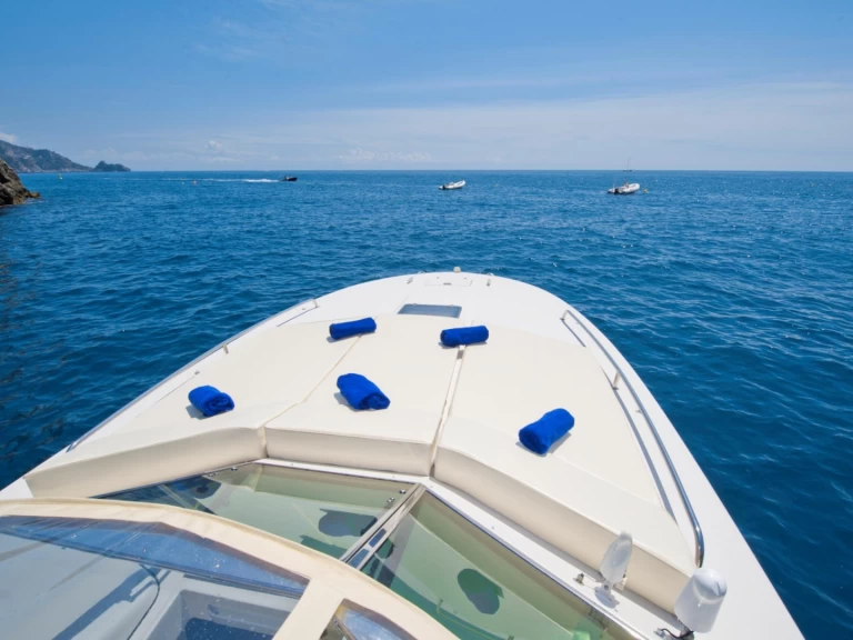 Bootverhuur Positano goedkoop Itama 38