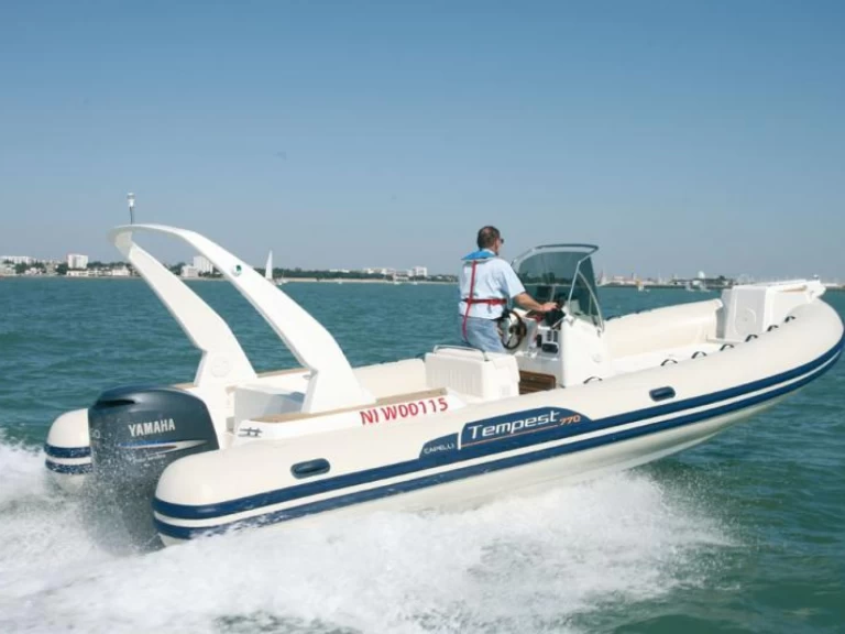 Huur een Capelli Tempest 770 in Propriano