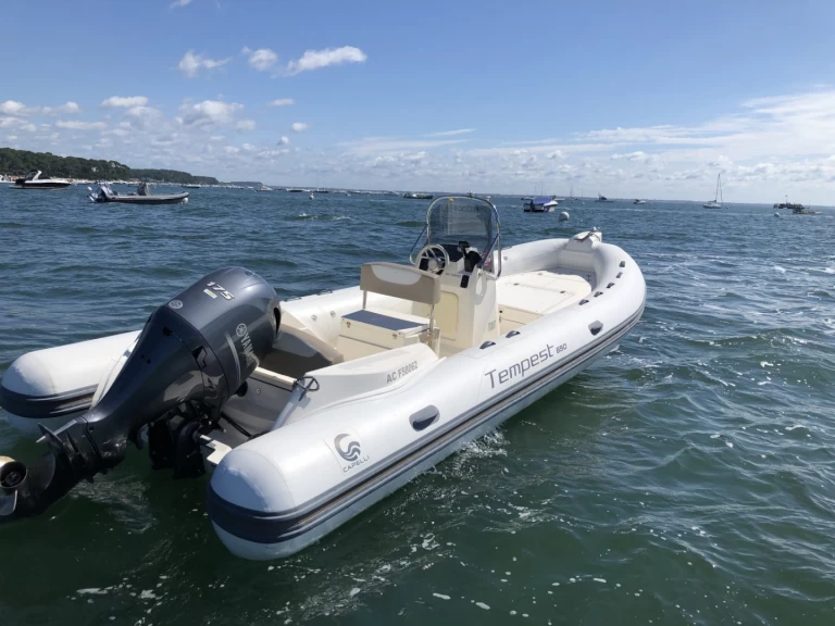 Huur een Capelli Tempest 650 in Grand Piquey