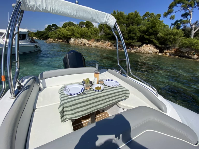 RIB te huur in Monaco-Ville voor de beste prijs