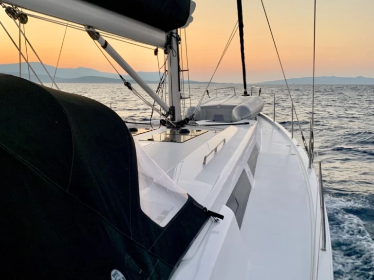 Zeilboot te huur in Nikiána voor de beste prijs