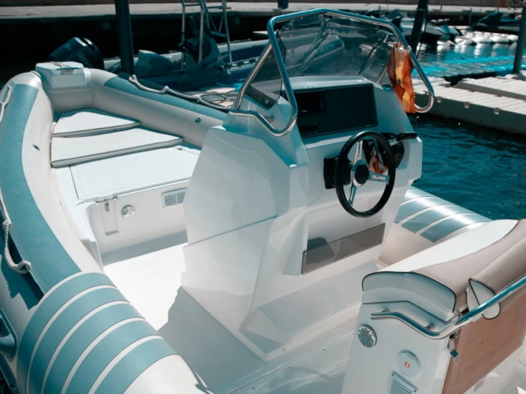 Bootverhuur Lomac Lomac 660 IN in Roses via SamBoat