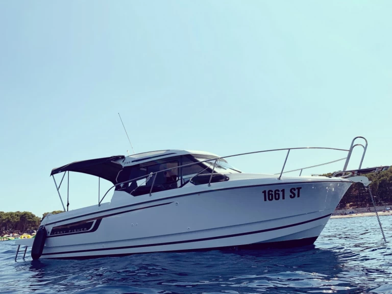 Verhuur Motorboot Bénéteau met vaarbewijs