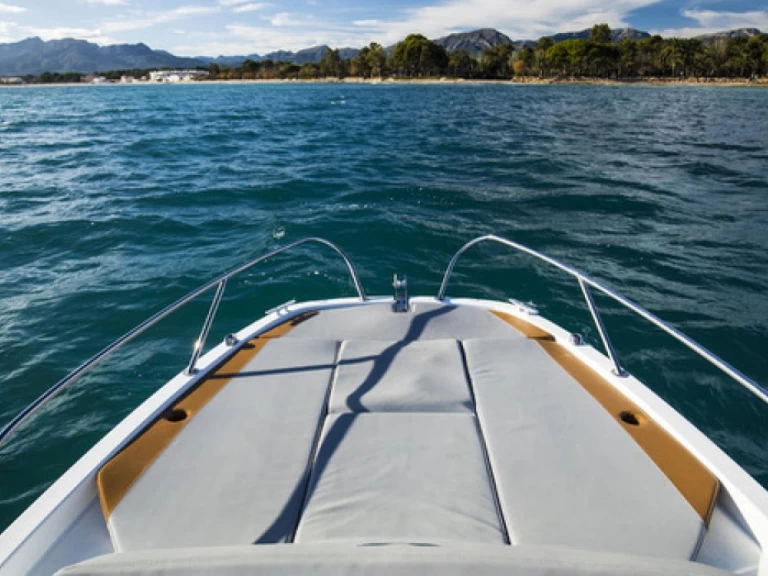 Verhuur Motorboot Bénéteau met vaarbewijs