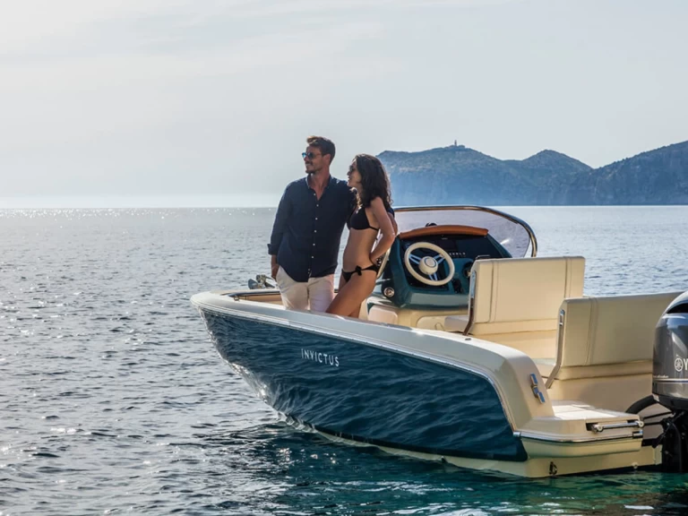 Bootverhuur Roses goedkoop Invictus 200 FX