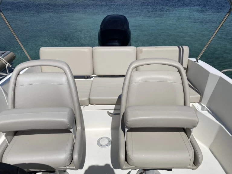 Motorboot te huur in Port Camille Rayon voor de beste prijs