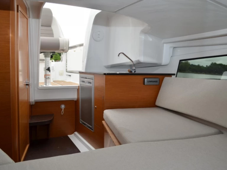 Bootverhuur Jeanneau Cap Camarat 7.5 WA in Hyères via SamBoat