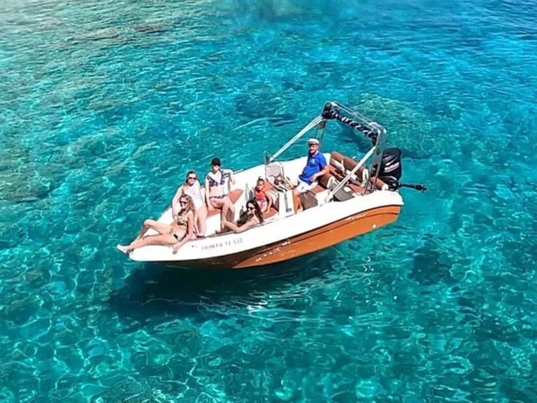 Huur Motorboot met of zonder schipper Nireus in Psaroú