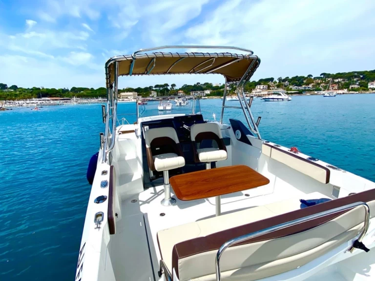 Huur Motorboot met of zonder schipper Bénéteau in Nice