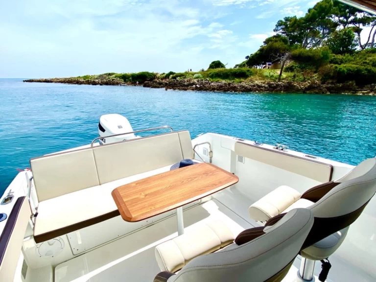 Verhuur Motorboot Bénéteau met vaarbewijs