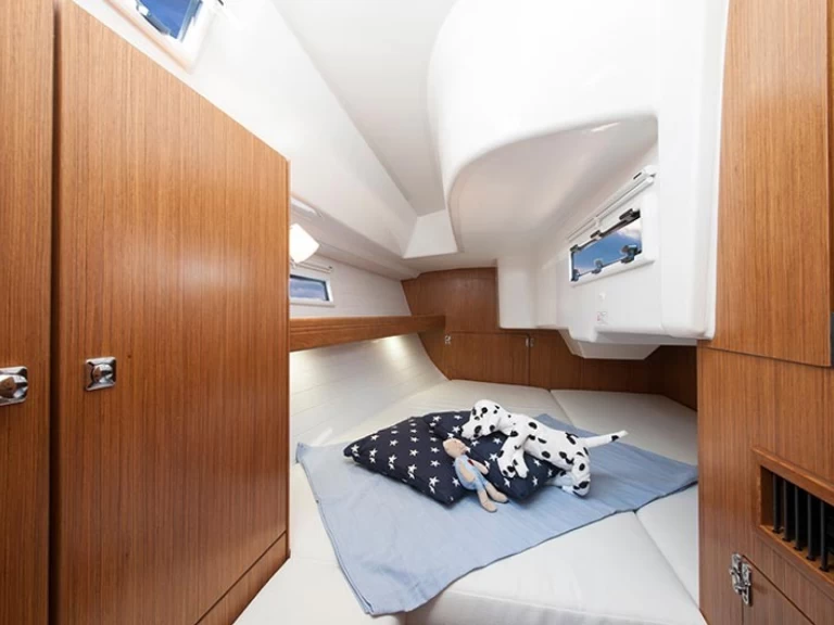 Verhuur Zeilboot in Lelystad - Bavaria Cruiser 33