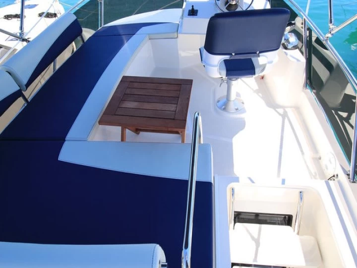 Huur een Delphia Platinum 989 Fly in Kukljica