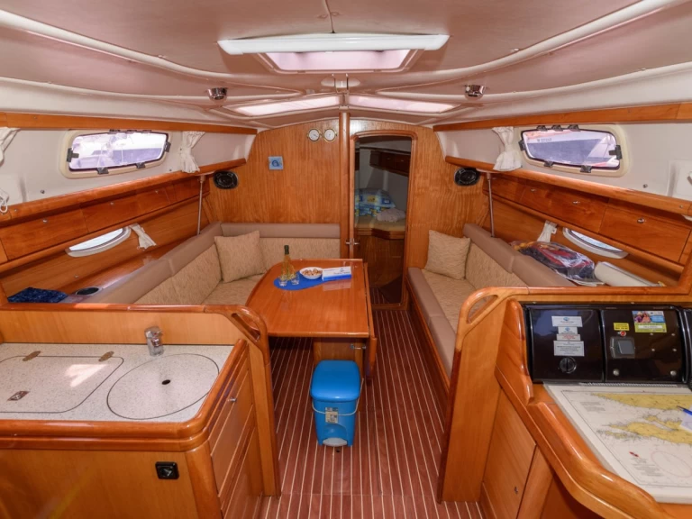 Huur een Bavaria Bavaria 33 Cruiser in Trogir