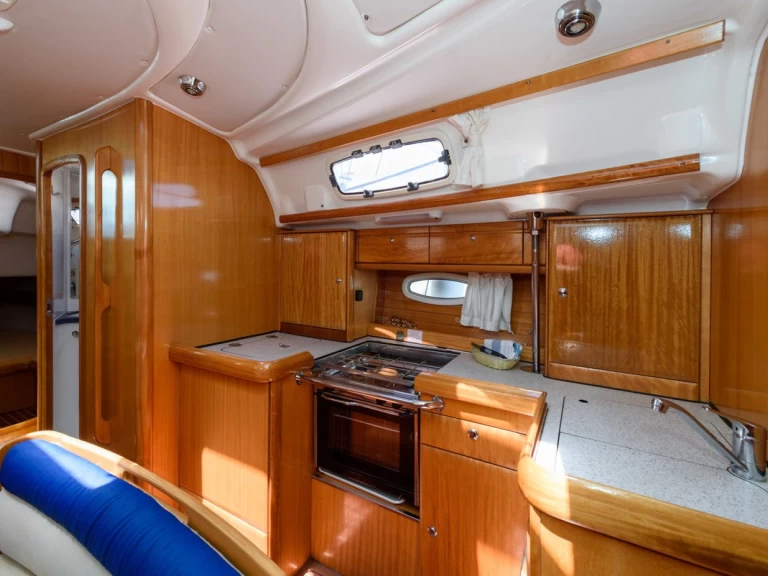 Bootverhuur Bavaria Bavaria 42 Cruiser in Trogir via SamBoat