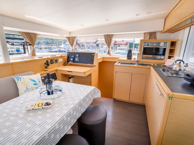 Verhuur Catamaran in Split - Lagoon Lagoon 400 S2