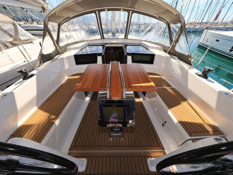 Huur Zeilboot met of zonder schipper Hanse in Kaštela