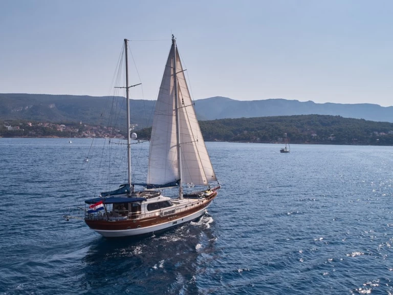 Huur een Lotus Lotus  in Split