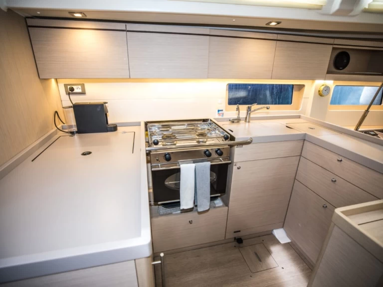 Jachthuur in Álimos - Bénéteau Oceanis 51.1 via SamBoat