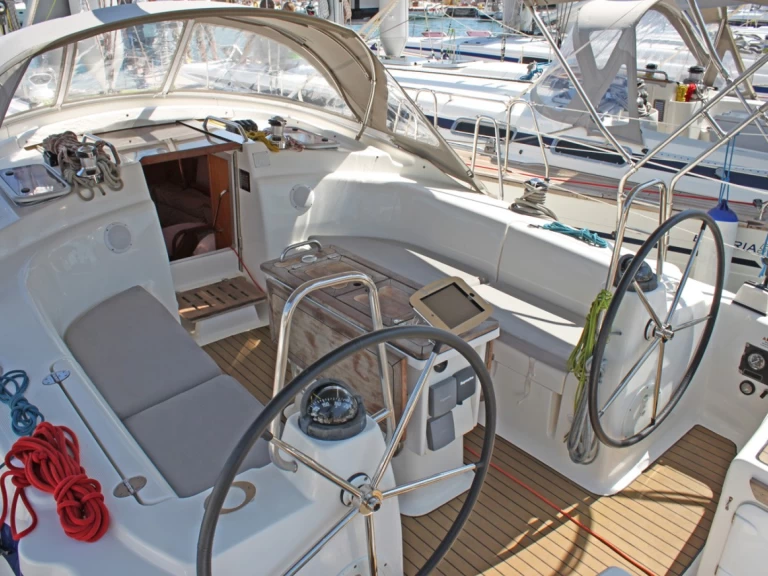 Bootverhuur Bavaria Bavaria 42 Cruiser in Lávrio via SamBoat