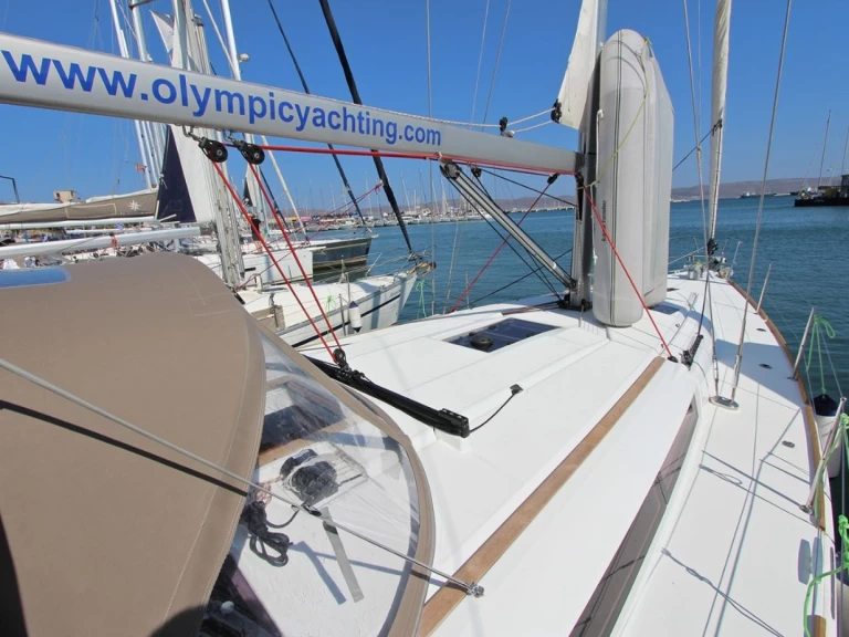 Huur een Jeanneau Sun Odyssey 449 in Lávrio
