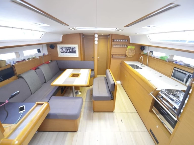 Huur Zeilboot met of zonder schipper Jeanneau in Cecina