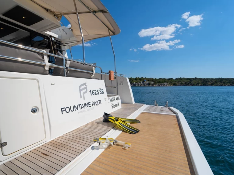 Motorboot te huur in Šibenik voor de beste prijs