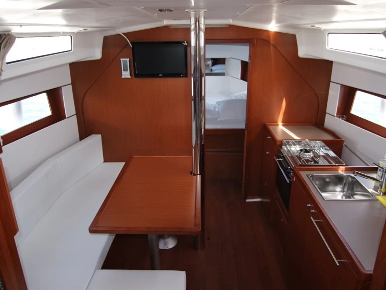 Bénéteau Oceanis 38 te huur van particulier of professional in Sukošan