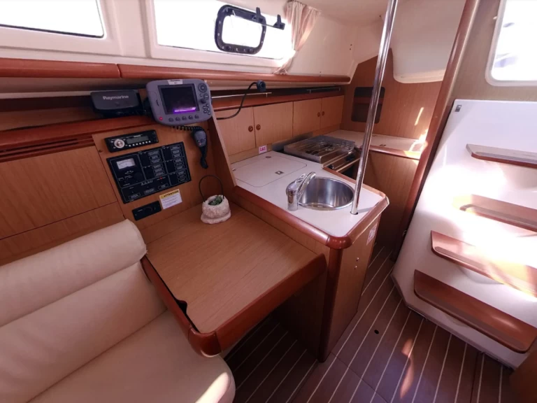 Verhuur Zeilboot in Betina - Jeanneau Sun Odyssey 32i