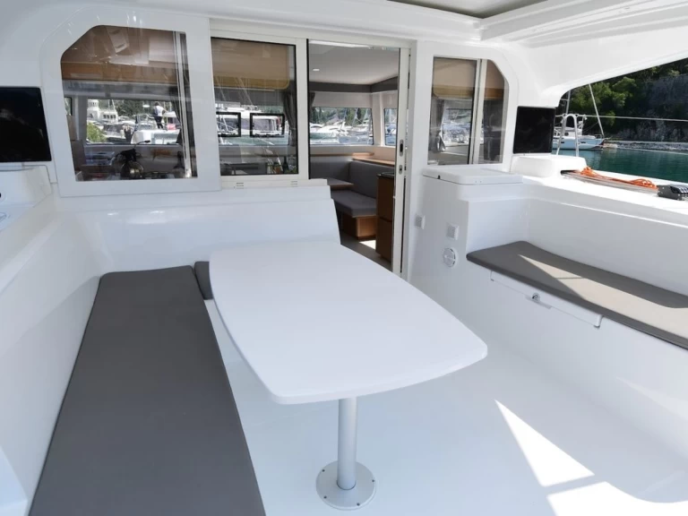Huur Catamaran met of zonder schipper Excess in Komolac