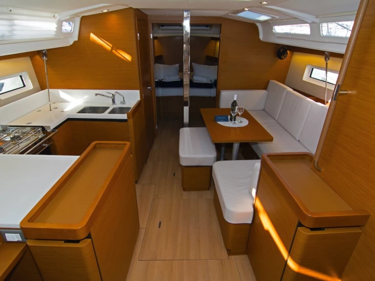 Bootverhuur Jeanneau Sun Odyssey 440 in Split via SamBoat