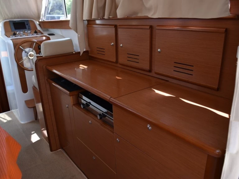 Bootverhuur Bénéteau Antares 10.80 Fly in Rogoznica via SamBoat