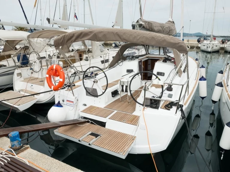 Huur een Jeanneau Sun Odyssey 349 in Biograd na Moru