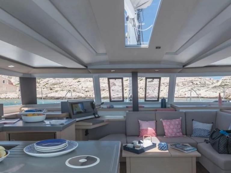 Verhuur Catamaran Fountaine Pajot met vaarbewijs