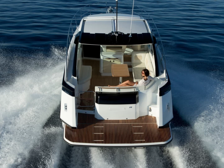 Verhuur Motorboot Bénéteau met vaarbewijs