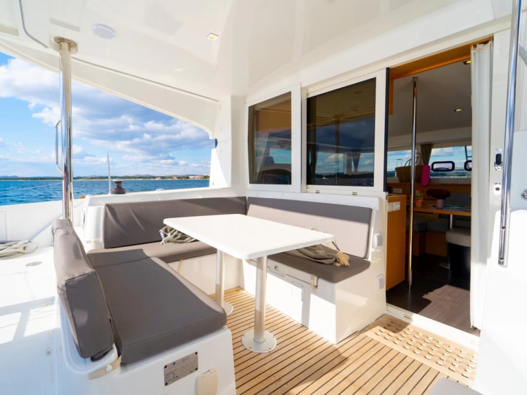 Motorboot te huur in Šibenik voor de beste prijs